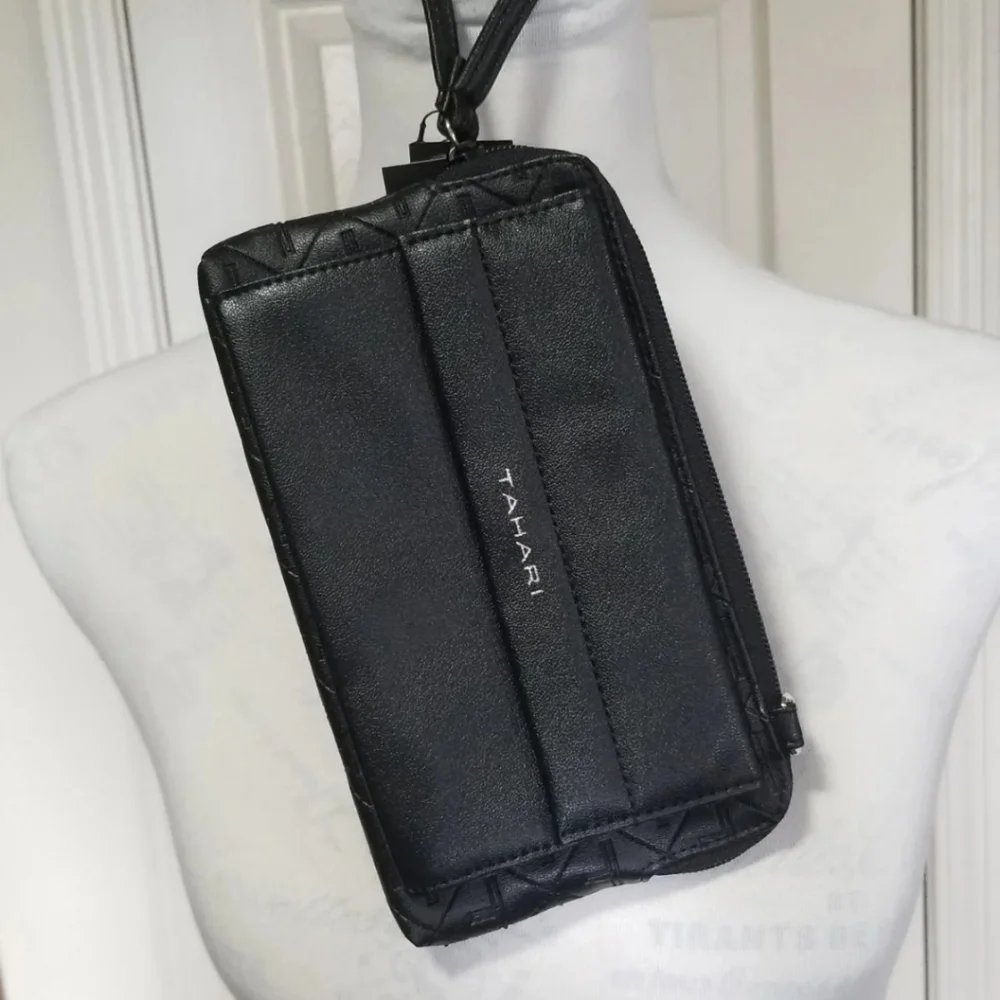 *NWT* Tahari Wristlet/Crossbody